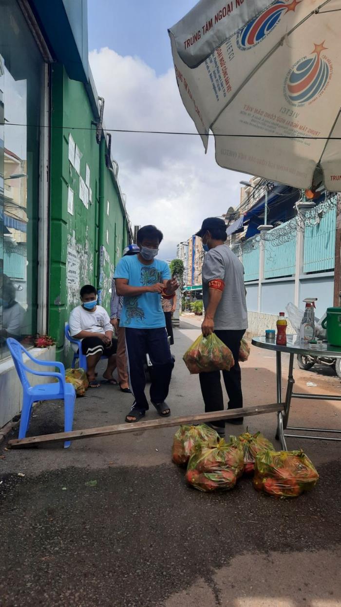 Quỹ gởi tặng thanh long tại các khu vực bị phong tỏa trên địa bàn TP.Hồ Chí Minh (06/08/2021)